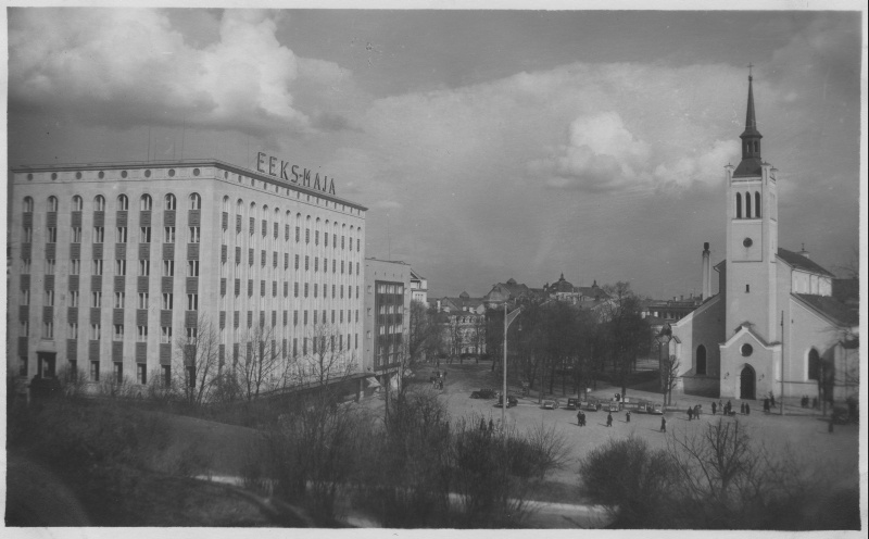 The Freedom Square, view of the EEKS house and the church of Jaan from Harjumägi.