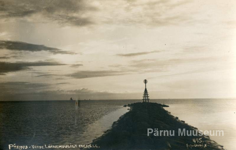 Photo postcard, view of the Gulf of Pärnu and the end of the western-moull travelling to the sea from the shore of Vana-Pärnu.