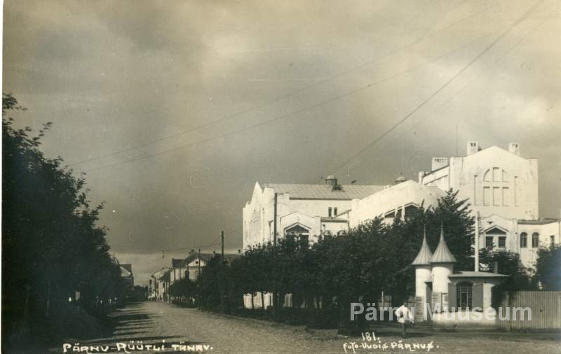 Photo postcard, View Pärnu Rüütli tn. On the morning end with the direction towards the city centre.