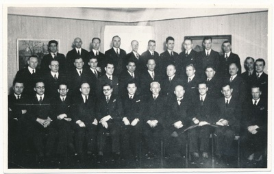 Foto. Endise Läänemaa TT võrgu ülema asetäitja Joh. Kutsari fotodest ja reprod. 1920 - 1939a. Eesti sidetöötajaid. Ümberpildistus.  duplicate photo