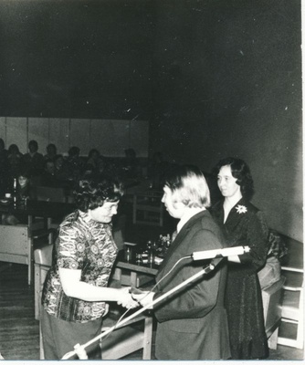 Foto. Haapsalu Sidesõlme töötajad tähistamas sidepäeva restoranis "Maritima". Foto V. Pärtel, 1979  similar photo