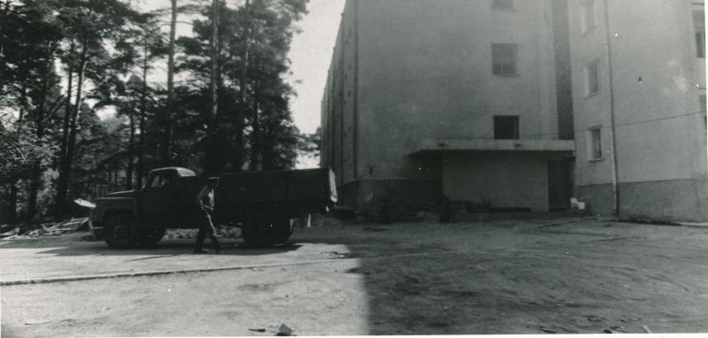 Foto. Haapsalu sidekompleksi Tamme tn 21a ehitamine. Foto V. Pärtel, 1979