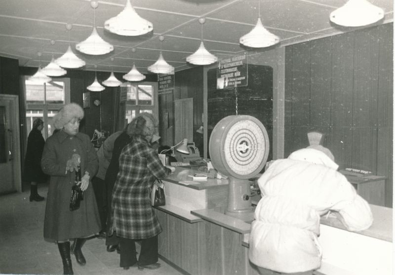 Foto. Haapsalu Sidesõlme teenindussaal pärast remonti. Foto V. Pärtel, 1980