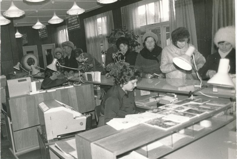 Foto. Haapsalu Sidesõlme remonditud teenindussaal. Foto V. Pärtel, 1980