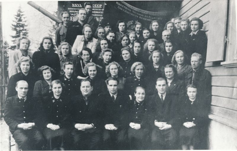 Foto. Hiiumaa sidelased 1955. Grupipilt. Ümberpildistus.