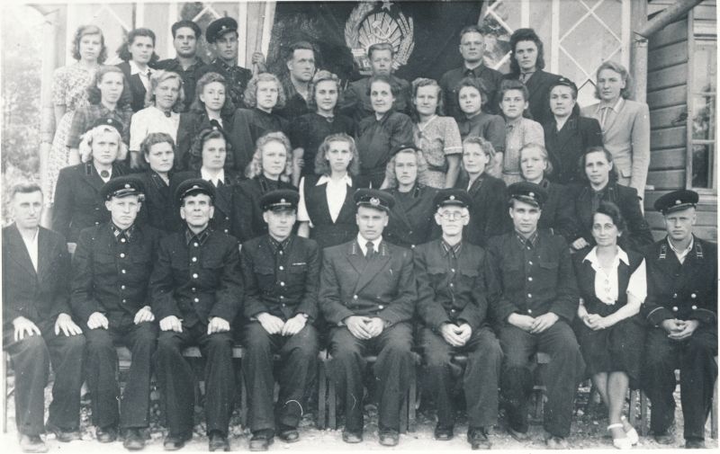 Foto. Hiiumaa sidelased 1950. Grupipilt. Ümberpildistus.