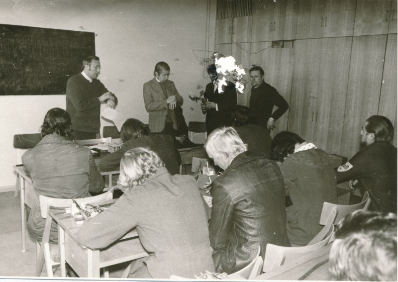 Foto. Haapsalu STES kutseala võistlus Kingissepas. Ohutustehnika alane viktoriin. Foto V. Pärtel, 1977