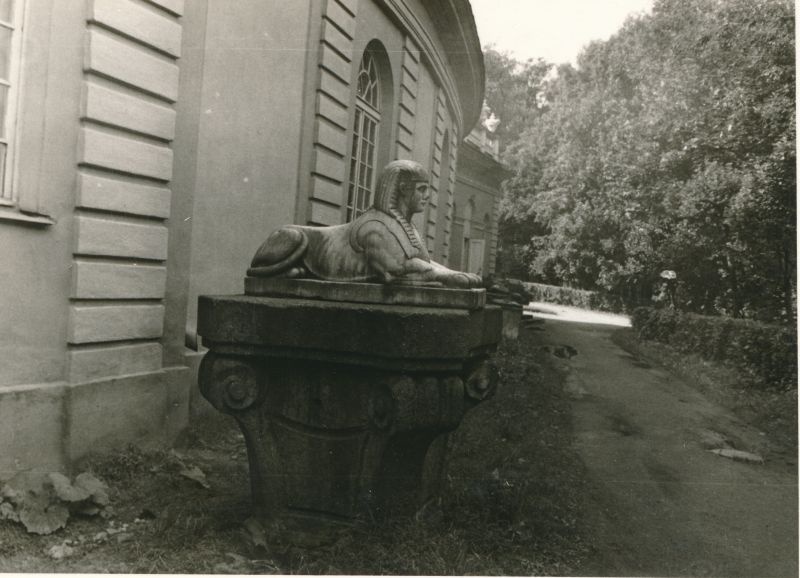 Foto. Haapsalu Rajooni Sidesõlme töötajad ekskursioonil Leningradis, Petrodvorets, 1980