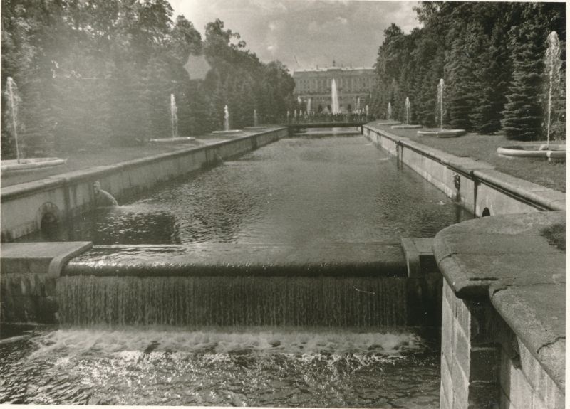 Foto. Haapsalu Rajooni Sidesõlme töötajad ekskursioonil Leningradis, Petrodvorets, 1980
