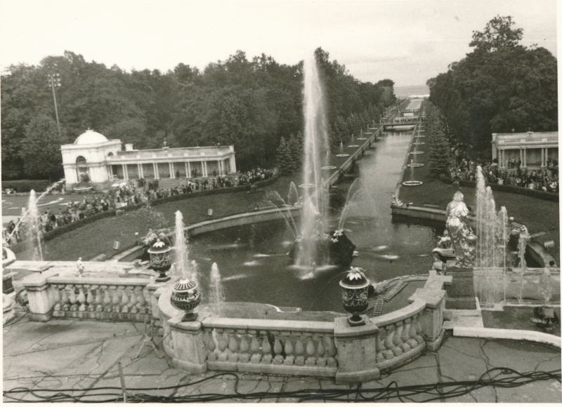 Foto. Haapsalu Rajooni Sidesõlme töötajad ekskursioonil Leningradis, Petrodvorets, 1980