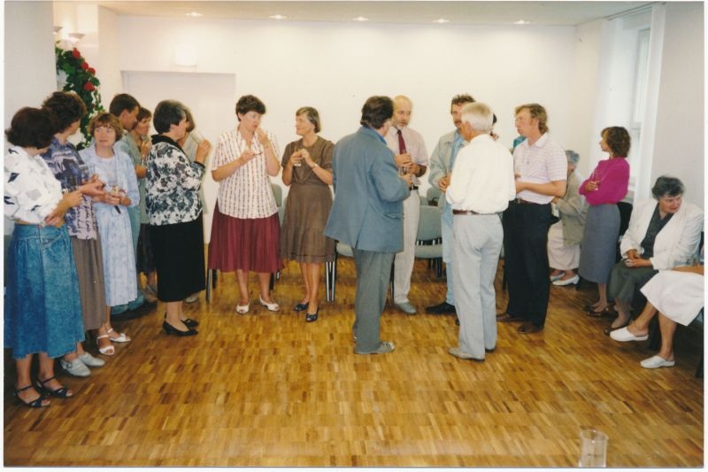 Foto. Lääne Telefonivõrgu pearaamatupidaja Juta Tau 50 aasta juubel 1995.