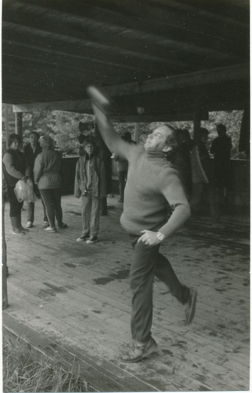 Foto. "Väinamere Sidemängud" Doorakul 1988. Kuulitõuge. Rein Õuemaa.