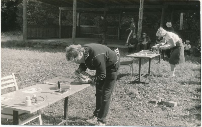 Foto. "Väinamere Sidemängud" Doorakul 1988. Kutseala võistlused. Jaan Saarna ja Maire Kasesalu.