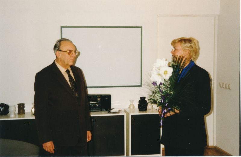 Foto. Eesti Telefoni Kinnisvara Lääne regiooni registripidaja Vambola Pärtel´i 65 sünnipäev 1998.