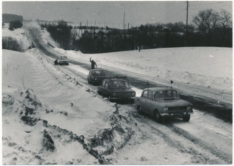 Foto. Haapsalu Raj. noorte (s.h. Haapsalu Raj. Sidesõlme töötajate) tähesõit Eesti Laskurkorpuse lahinguteedel 1982.