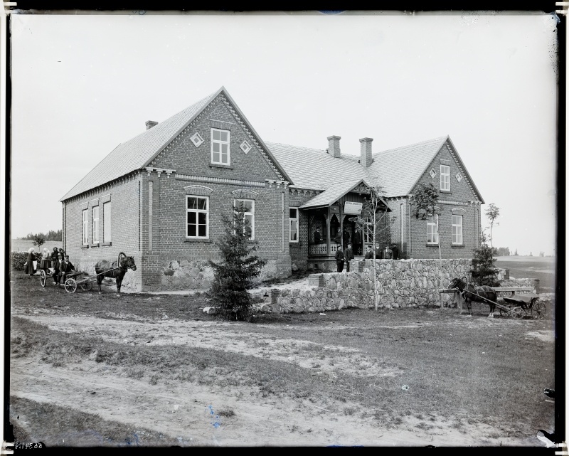 Aruvalla Karoline School in Mäksas