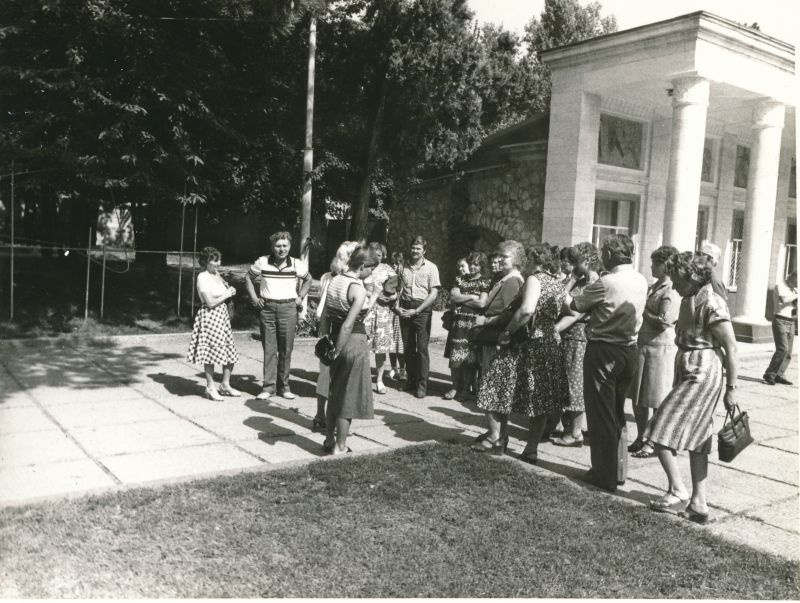 Foto. Haapsalu sidesõlme töötajad ekskursioonil Kišinjovis. Foto V. Pärtel, september 1983