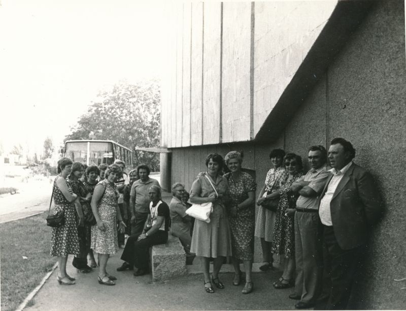 Foto. Haapsalu sidesõlme töötajad ekskursioonil Kišinjovis. Foto V. Pärtel, september 1983