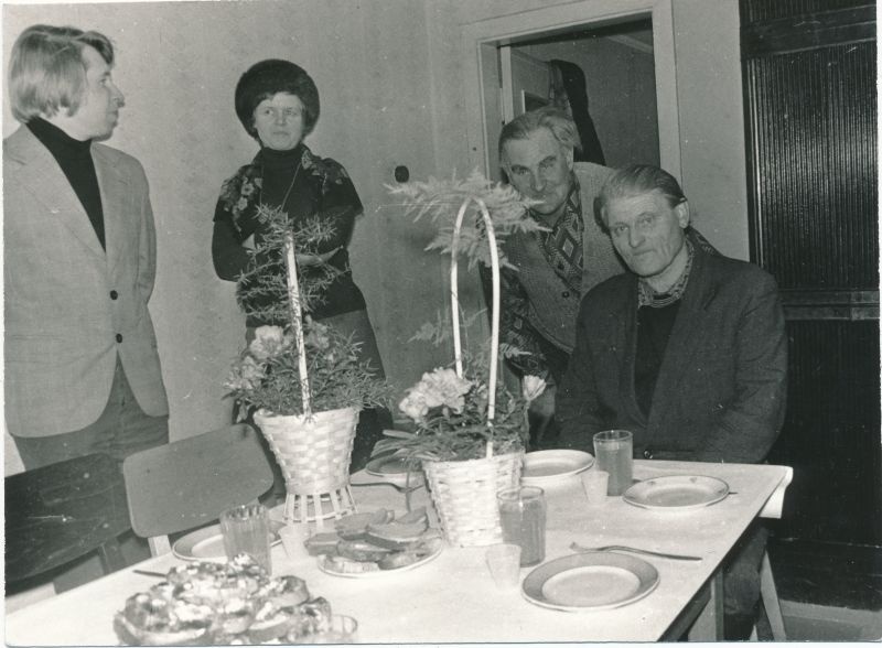 Foto. Haapsalu jaoskonna brigadiri Hugo Kalju 60. juubel. Foto V. Pärtel, 1979
