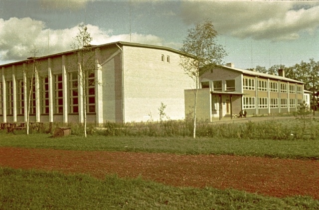 Colhose "Estonia" school in Retlas.