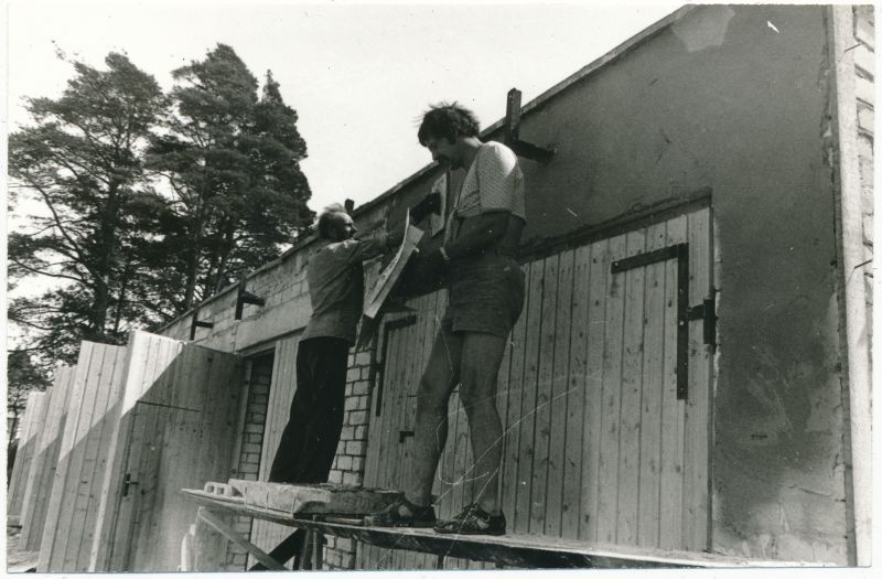Foto. Haapsalu Sidesõlme garaaži Tamme 21a ehitamine. Foto V. Pärtel, 1980