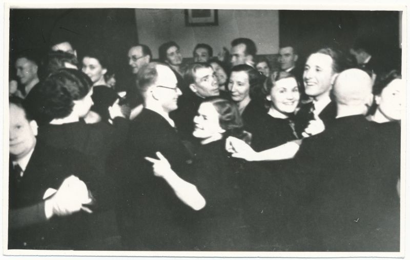 Foto. Endise Läänemaa TT võrgu ülema asetäitja Joh. Kutsari fotodest ja reprod. 1920 - 1939a. 1939.a. Haapsalu Postkontoris 20 aastapäeva bankett. Ümberpildistus.