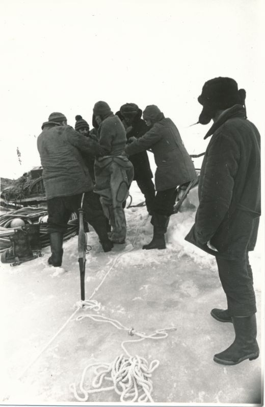 Foto. Virtsu-Kuivastu merekaabli avarii likvideerimine, kevad 1977