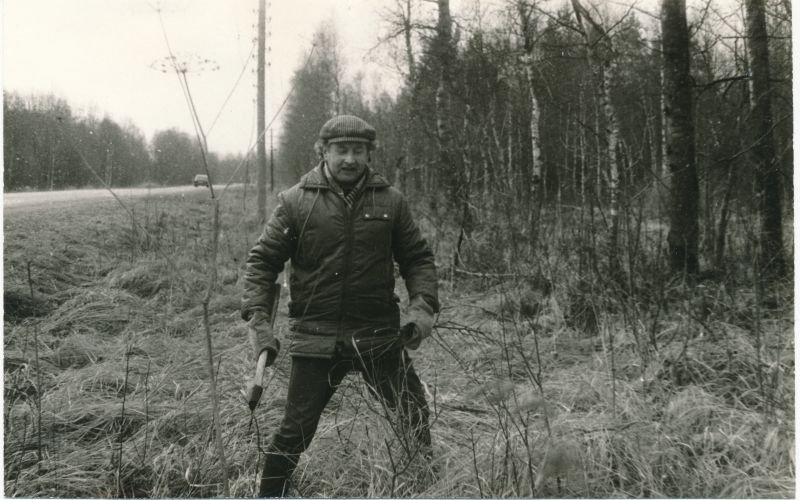 Foto. Haapsalu Sidesõlme laupäevak 1987. Liinitrassi Haapsalu-Pärnu puhastamine võsast. Rein Õuemaa.