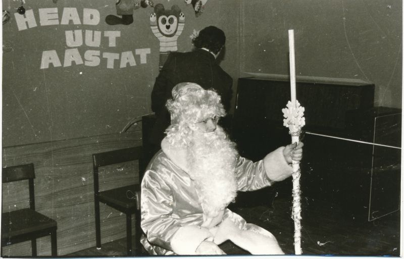 Foto. Haapsalu Sidesõlme laste nääripidu detsember 1987.