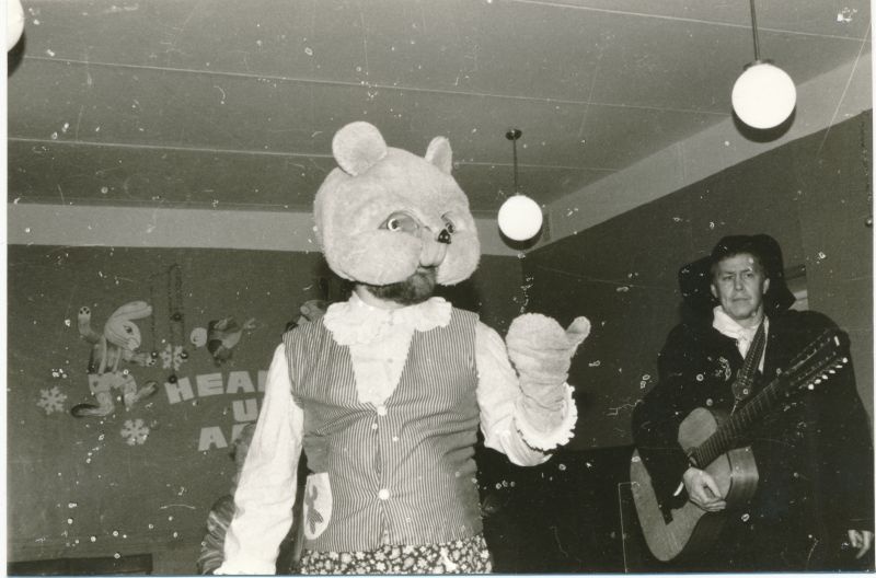 Foto. Haapsalu Sidesõlme laste nääripidu detsember 1987.