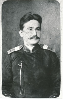 Foto. Kärdla postkontori töötaja Gustav Norvit 1911 (?).  duplicate photo