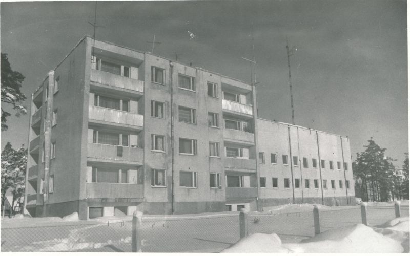 Foto. Lumerohke talv, hoone Tamme tn 21a. Foto V. Pärtel, 1981/1982