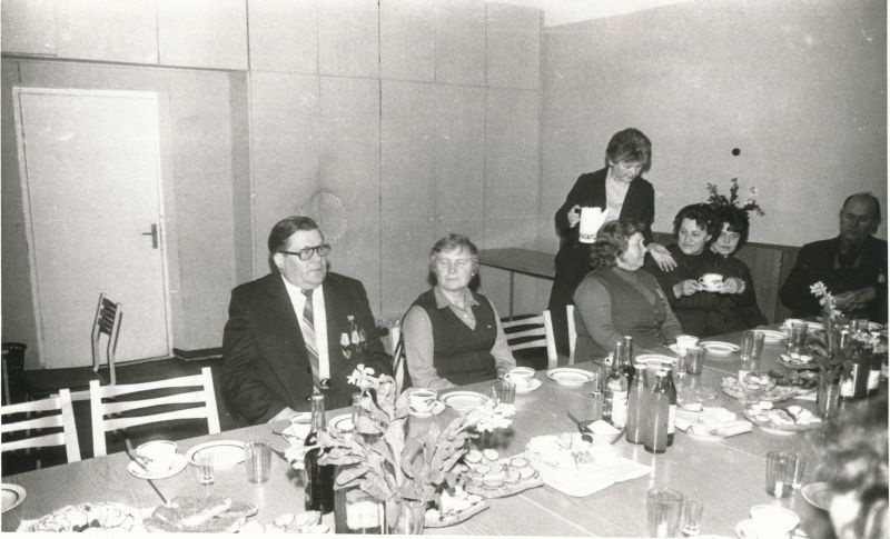 Foto. Sideveteranide õhtu Haapsalu RSS-is. Foto V. Pärtel, 1984