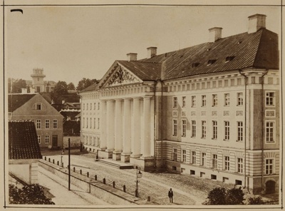 Main building of the University of Tartu  duplicate photo