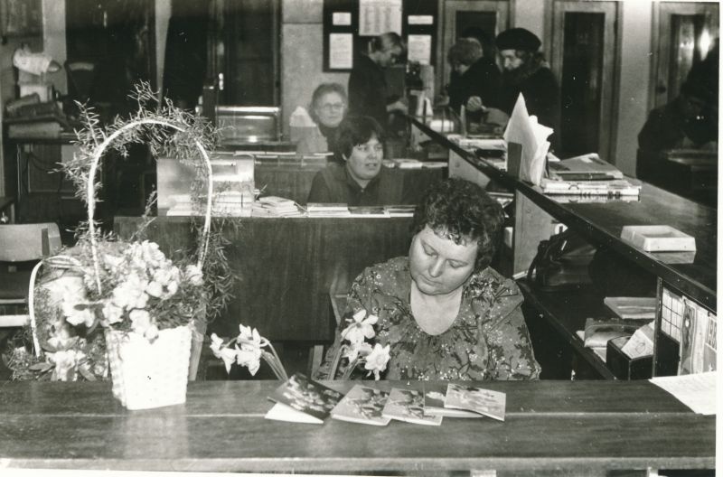 Foto. Haapsalu Sidesõlme sideoperaatori Helve Soopani 55 juubel 1980.
