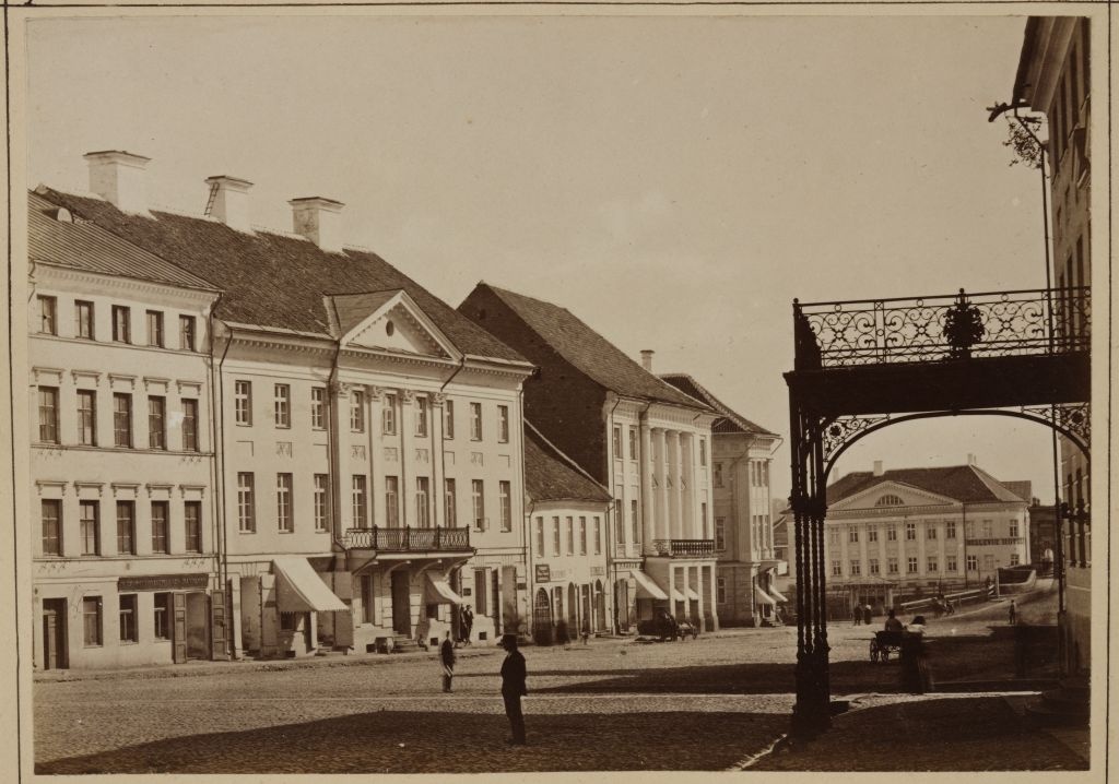 Tartu Raekoja square from the end of the University Street
