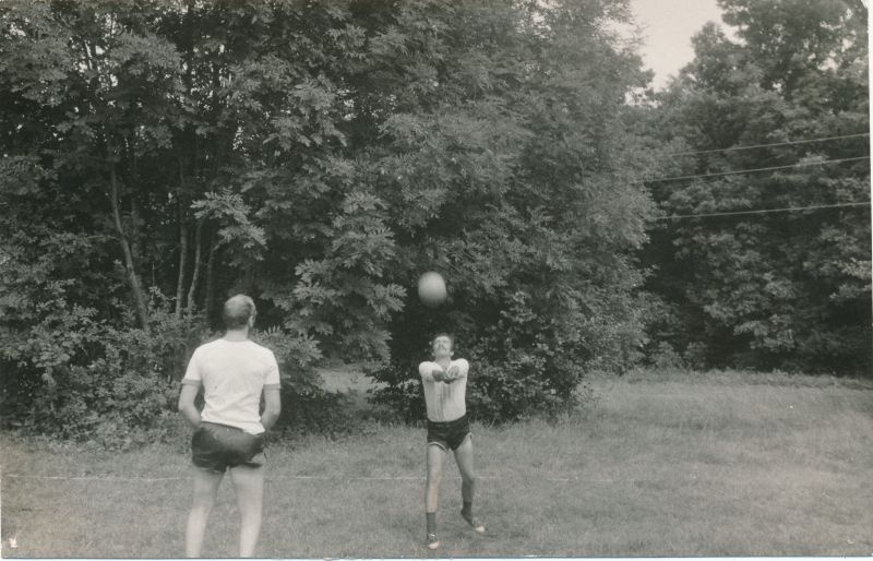 Foto. "Väinamere Sidemängud" Doorakul 1988. Võrkpalli võistlus.