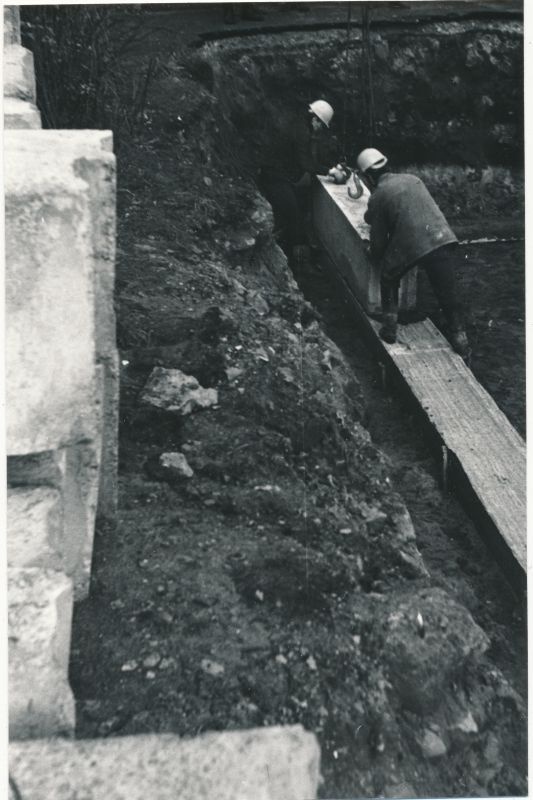 Foto. Lihula sidehoone nurgakivi panek september 1985.