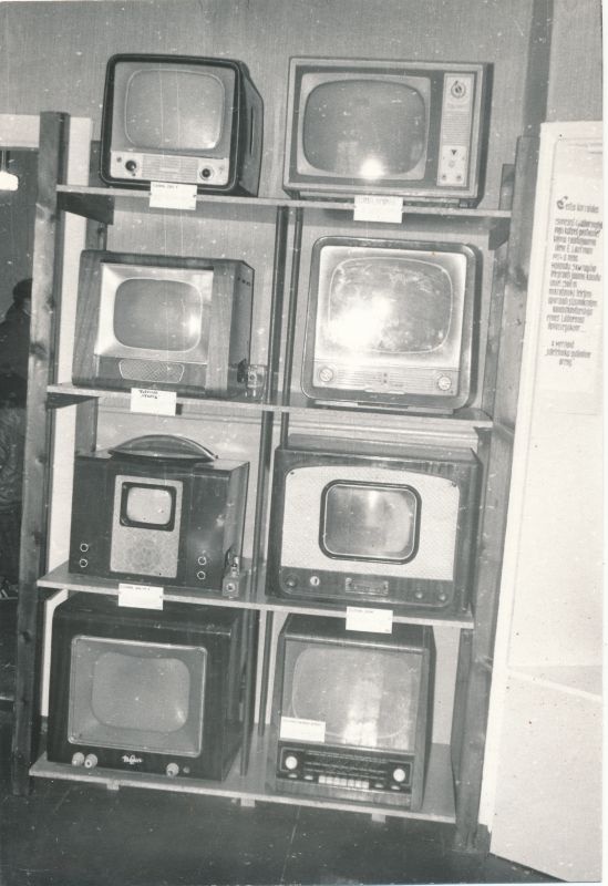Foto. Karuse Sidemuuseumi raadiotoa väljapanekud 1987.