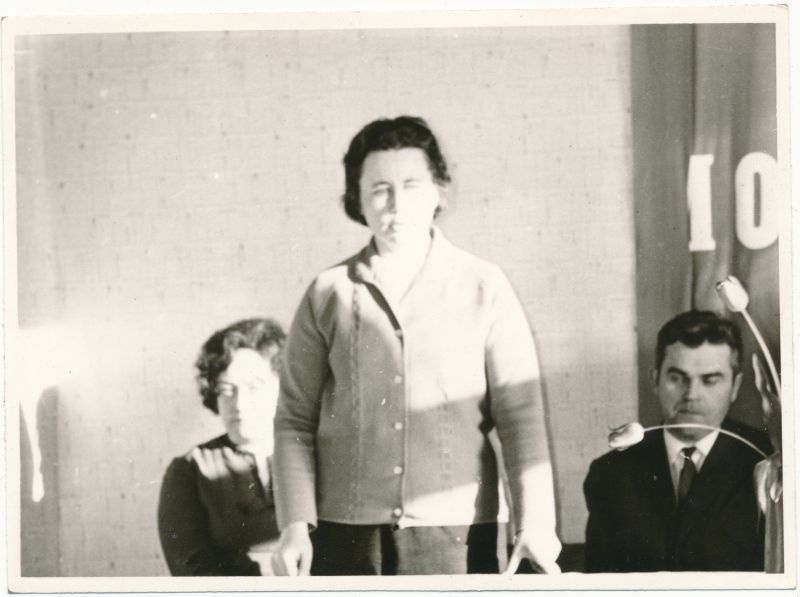 Foto. V.I. Lenini mälestusmedali üleandmine Haapsalu STES töötajatele, 1972