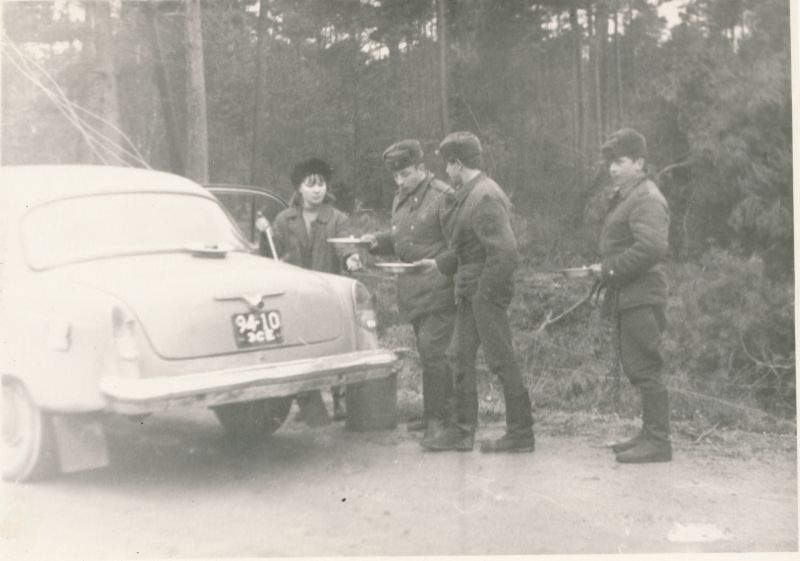 Foto. Saaremaa sideliinide tormikahjustuste likvideerimine 1969. aasta lõpus