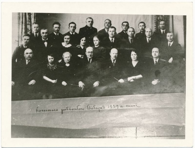 Foto. Kuressaare postkontori töötajad. 1939.a. suvi. Ümberpildistus.
