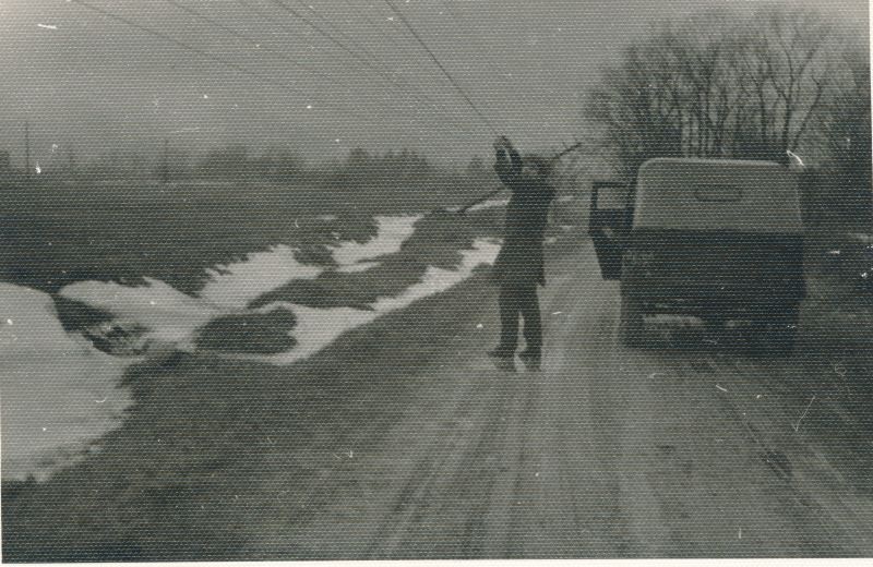 Foto. Saaremaa sideliinide tormikahjustuste likvideerimine 1969. aasta lõpus