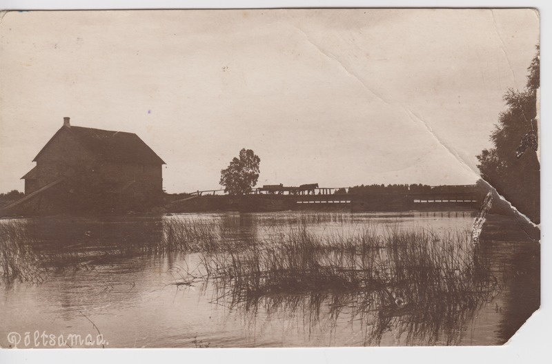 Põltsamaa jõgi, endine Uue-Põltsamaa mõisa saeveski ja sild. 1920. aastad. Fotopostkaart August Mik