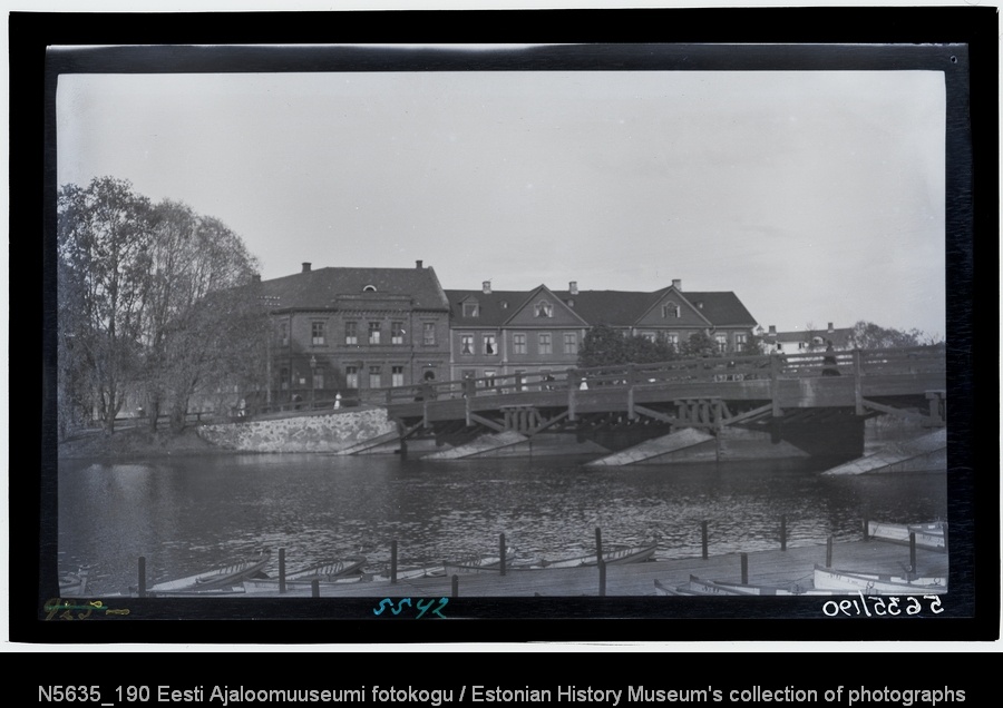 Puusild Laia tänava kohal