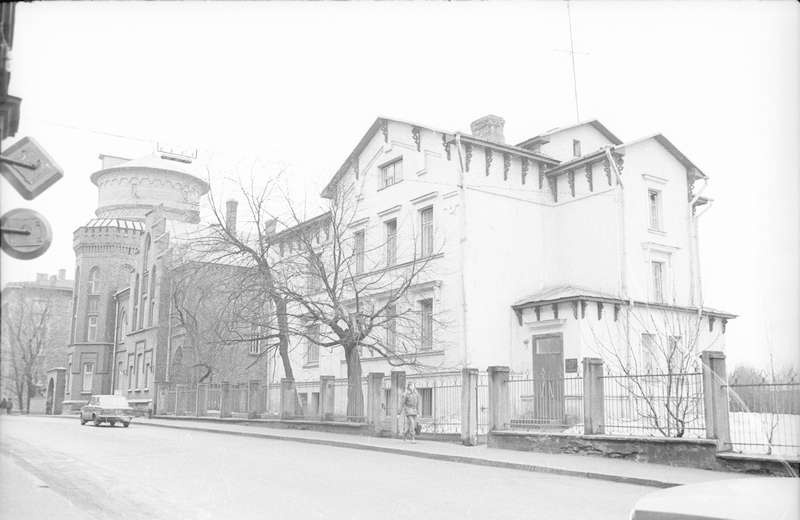 Building of the dark school-home in Tallinn, Tõnismäel