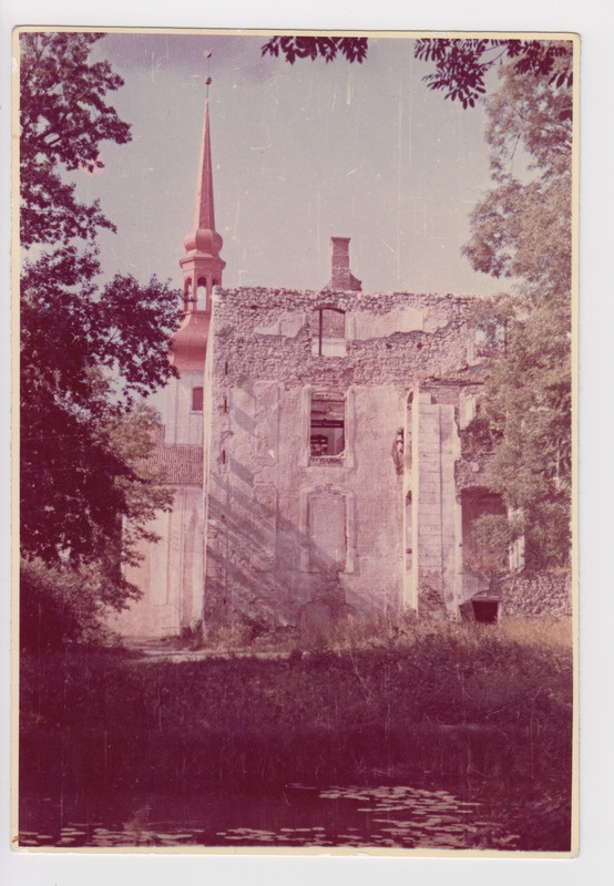 Põltsamaa kirik ja lossivaremed