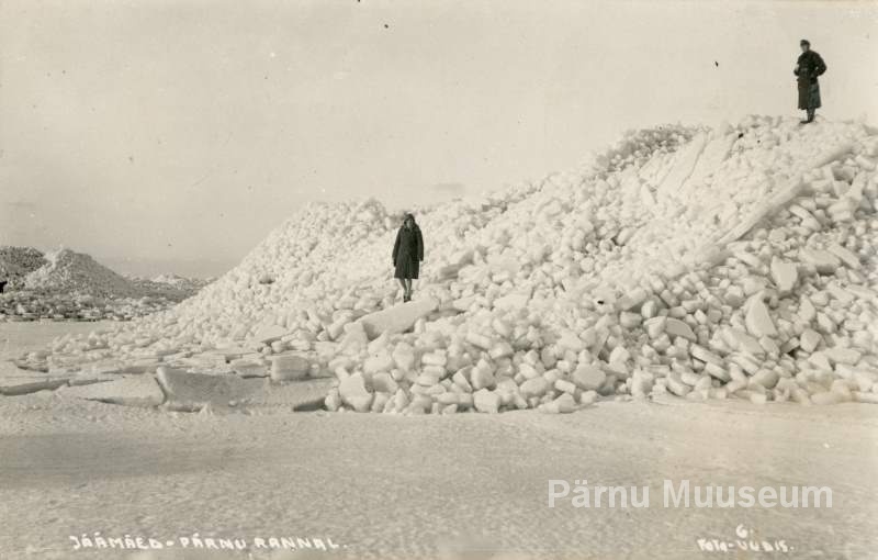Photo postcard, winter view of Pärnu's swimming pool, maintained by the sea. 1929