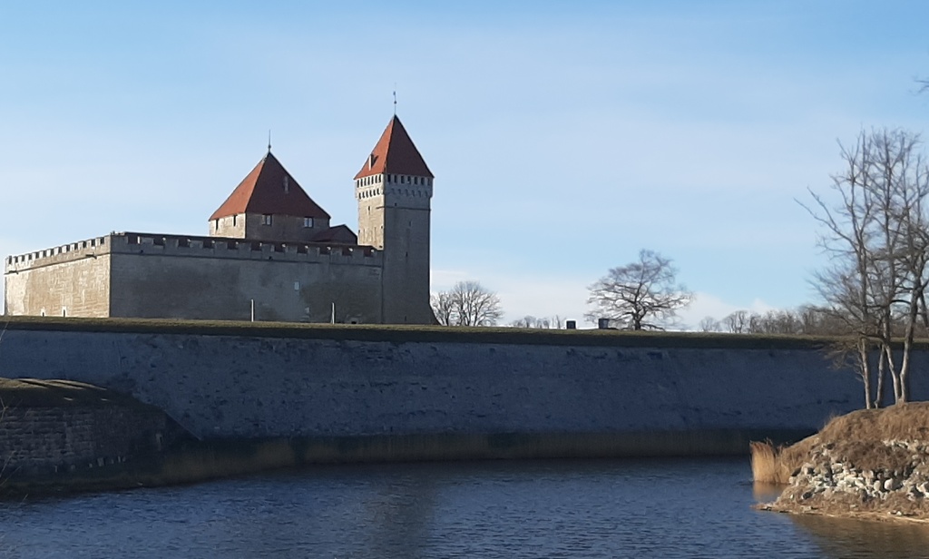 Kuressaare kindlus, vaade kagukurtiinile ja linnusele rephoto