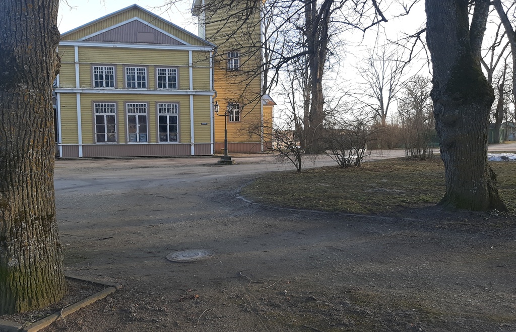 Suvitajad Kuressaare Lossipargis rephoto